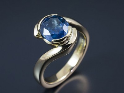 Oval 3.00ct Blue Ceylonese Sapphire in a 18kt Yellow Gold Semi Tension Set Twist Design