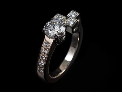 Round Brilliant 0.84ct H VVS2 in a Two Tone 18kt Gold Asymmetrical Cube and Pave Setting