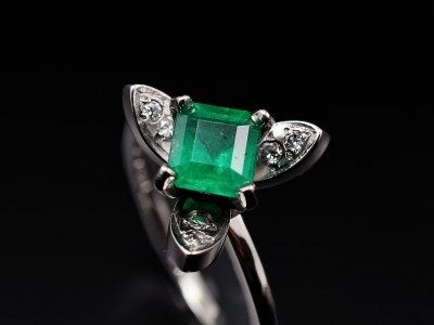 Emerald 0.84ct in a Platinum Tri Propeller Setting