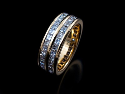 Eternity Ring in 18kt Yellow Gold with a Double Row of Princess Cut Diamonds