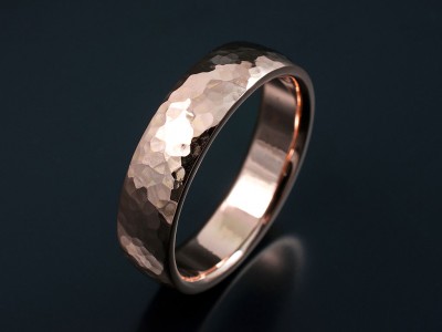 Hammered 18kt Red Gold Gents Court Shaped Wedding Ring