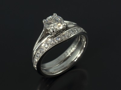 Ladies Platinum Diamond Pavé Set Fitted Wedding Ring.