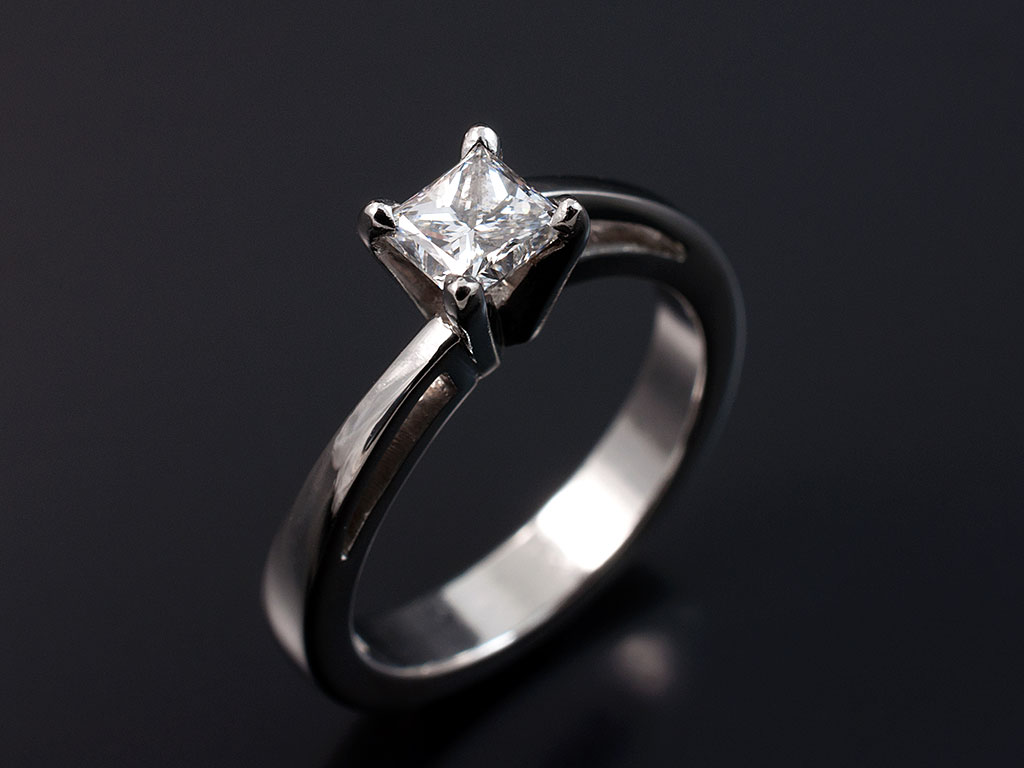 Ladies Solitaire Diamond Engagement Ring, Platinum 4 Claw Set Design ...