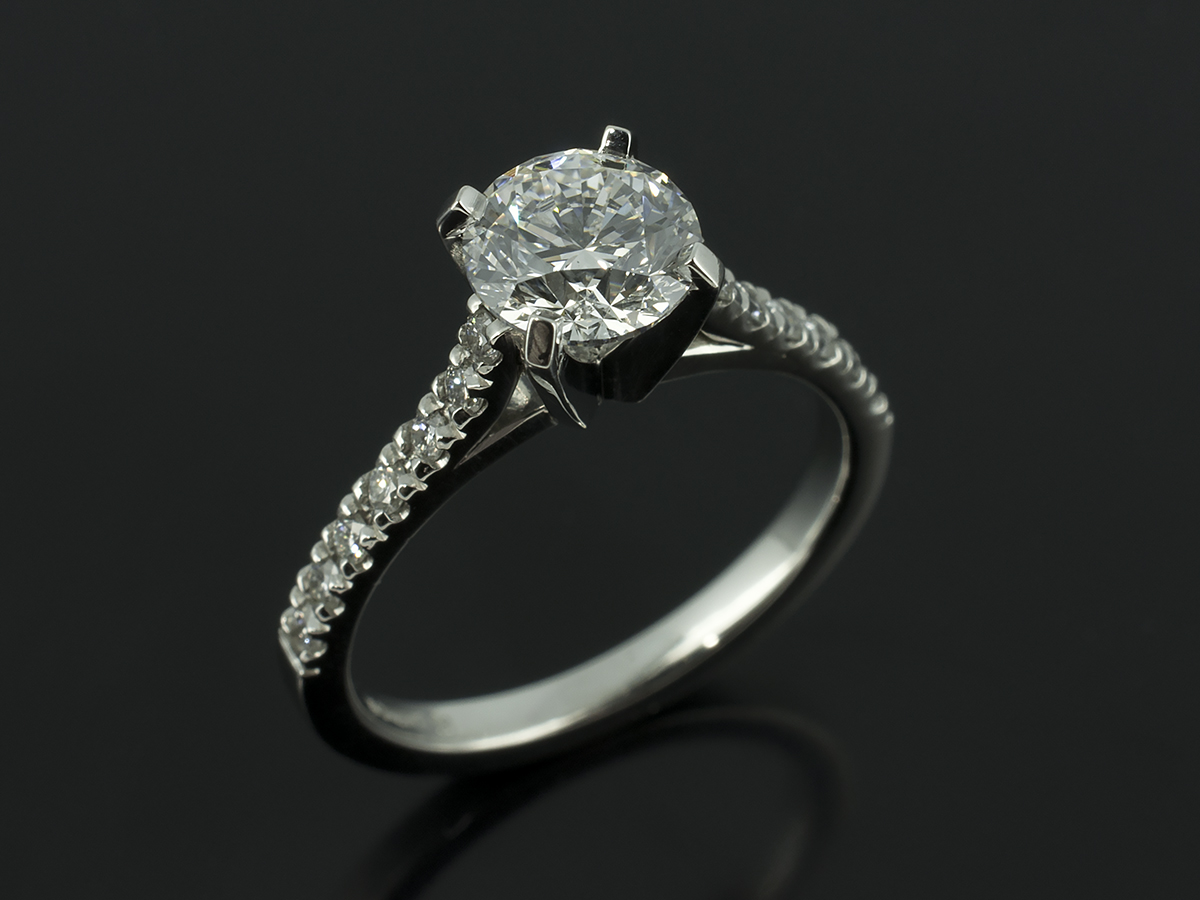 Round Brilliant Cut Diamond Engagement Rings Gallery