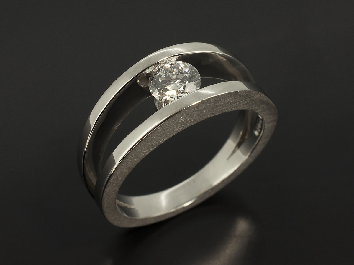 Round Brilliant Cut Diamond Engagement Rings Gallery