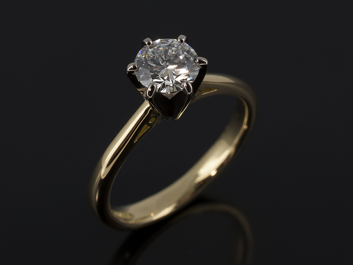 Round Brilliant Cut Diamond Engagement Rings Gallery