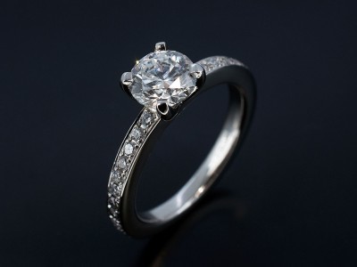 Round 0.90ct D Colour SI2 Clarity Triple Ex Grade in a 4 Claw Platinum Setting with Pavé Set Diamond Shoulders.