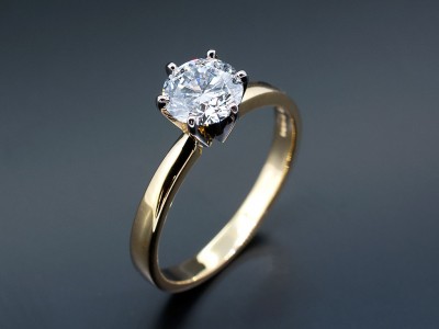 Round Brilliant 0.90ct D Colour SI1 Clarity Triple Excellent Grade in an 18kt White and Yellow Gold 6 Claw Setting