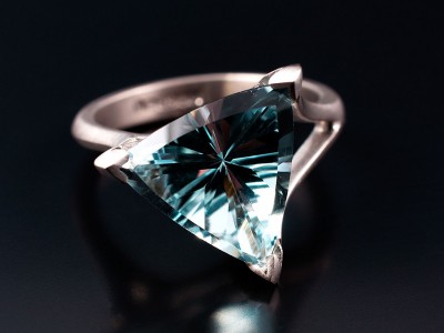 Ladies Solitaire Aquamarine Dress Ring, 18kt White Gold Claw Set Design, Trilliant Cut Aquamarine 5.08ct, Split Shoulder Detail