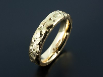 Wedding Ring in 18kt Yellow Gold with Reticulated Uneven Surface