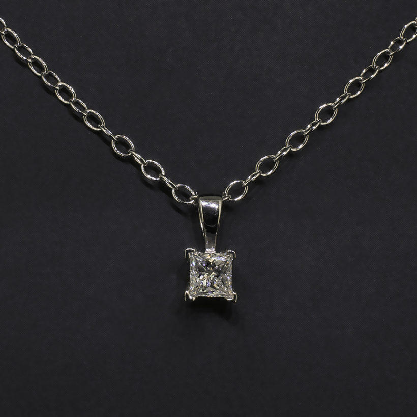 Platinum Claw Set Princess Cut Diamond Pendant, 0,31ct, H Colour, SI Clarity. Trace Chain