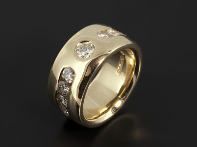 Dress ring in 18kt Yellow Gold with channel set round brilliant cut diamonds