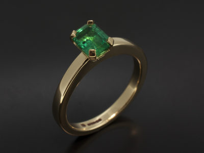 Emerald 0.77ct, 18kt Yellow Gold 4 Claw Solitaire