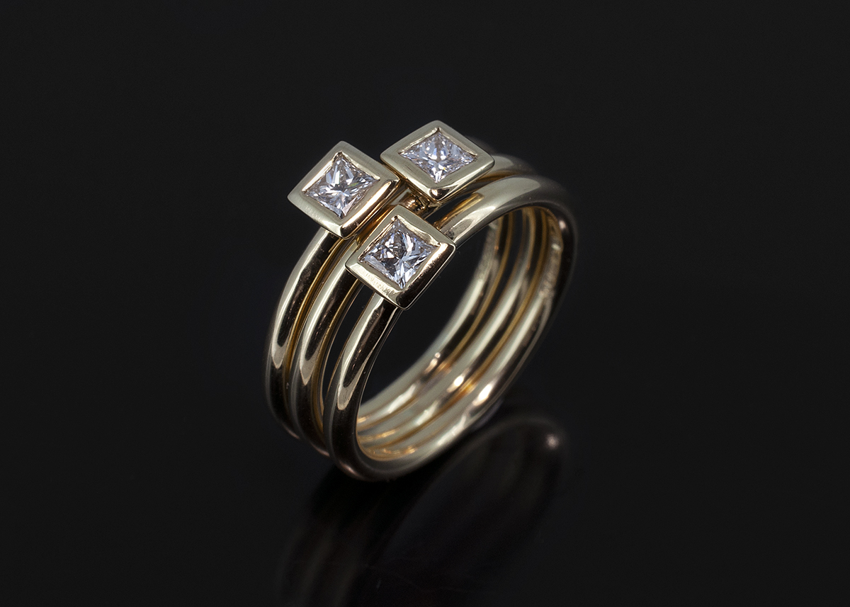 Brilliant cut diamond four stone dress ring in 18ct white gold, 25