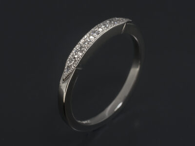 Ladies Diamond Fitted Wedding Ring, Platinum Pavé Set Round Brilliant Cut Diamonds, x 11 (0.15ct tot), Tapering Detail with Millgrain Edge