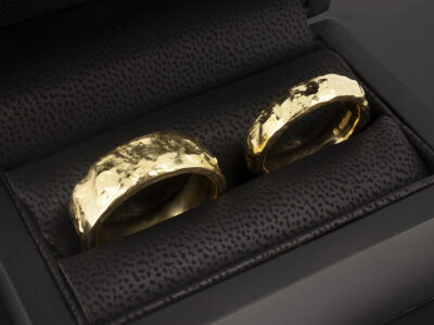 Matching Ladies and Gents Wedding Rings, 18kt Yellow Gold Reticulated Pattern