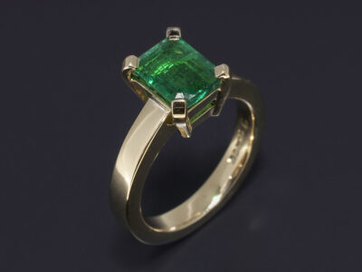 Trillion Cut Simple Emerald Ring | LUO