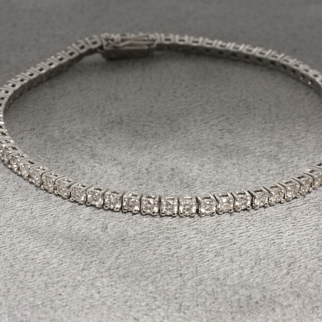 Diamond Tennis Bracelet in 18kt White Gold with Round Brilliant Cut Diamonds 2.74ct Total