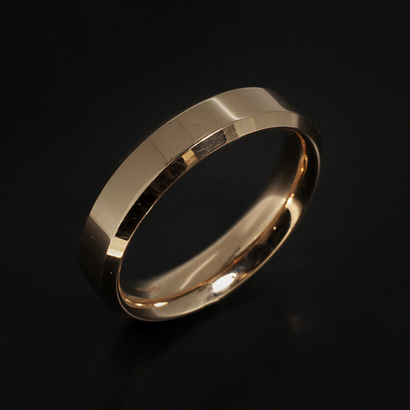 Gents 18kt Rose Gold Wedding Ring with Chamfered Edge, 5mm