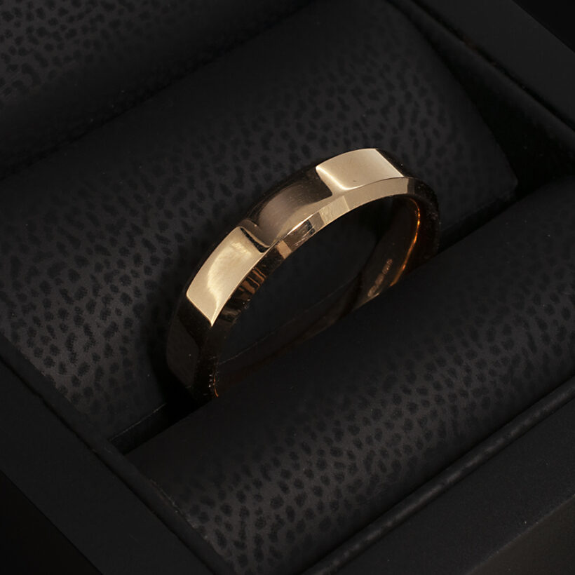 Gents 18kt Rose Gold Wedding Ring with Chamfered Edge, 5mm