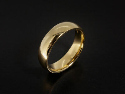 Gents Plain Polished Wedding Ring, 18kt Yellow Gold Court Shape 5mm Design