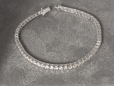Ladies Diamond Tennis Bracelet, 18kt White Gold Claw Set Design, Round Brilliant Cut Diamonds 4.00ct Total, F Colour, VS Clarity, Double Figure of 8 Catch