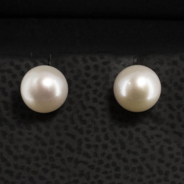 Pearl Studded Earrings in 9kt White Gold, White Round Cultured River Pearls, 5.00mm – 5.5mm