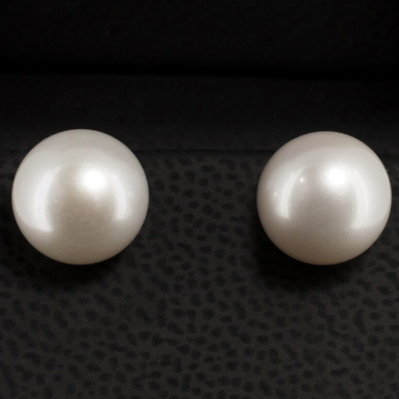 Pearl Studded Earrings in 9kt White Gold, White Round Cultured River Pearls, 9.00mm – 9.5mm
