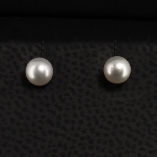 Pearl Studded Earrings in 9kt Yellow Gold, White Round Cultured River Pearls, 4.00mm – 4.5mm