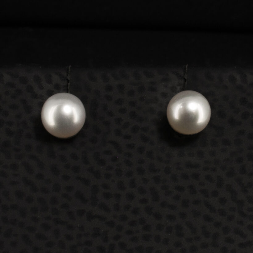 Pearl Studded Earrings in 9kt Yellow Gold, White Round Cultured River Pearls, 4.00mm – 4.5mm