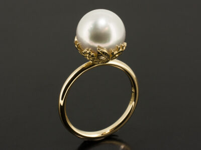 Ladies Solitaire Pearl Ring, 18kt Yellow Gold Design, South Sea Pearl 10mm, Floral Vine Detail