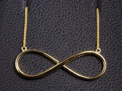 18kt Yellow Gold Infinity Design Necklace, on an 18kt Yellow Gold Spiga Chain