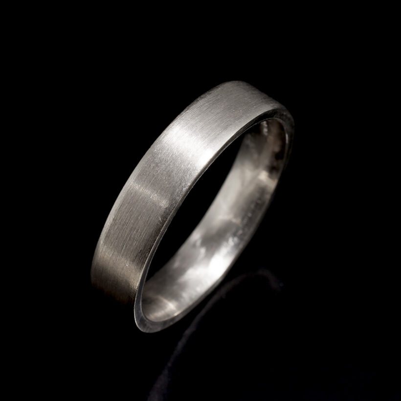 Gents 18kt White Gold Wedding Band, 4.2mm Flat Court Shape Size P