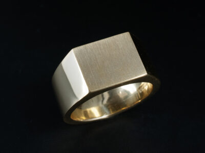Gents 18kt Yellow Gold Signet Wedding Ring, Polished Finish with Brushed Square Face