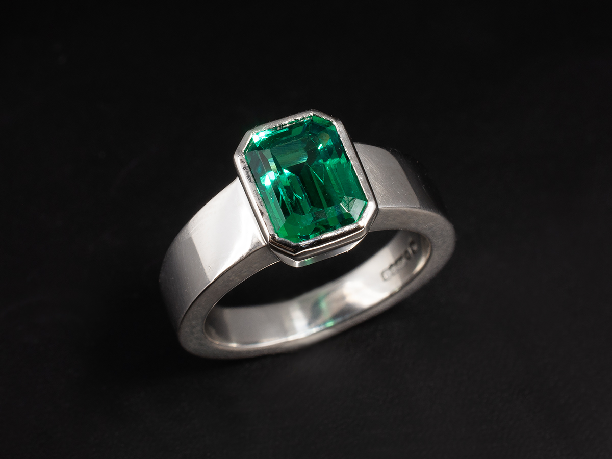 Art Deco Platinum Filigree Emerald Ring w/ Diamonds