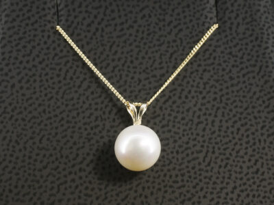 Pearl Drop Pendant, 9kt Yellow Gold Double Bale Detail, Cultured White River Pearl 8.8.5mm, 9kt Yellow Gold Spiga Chain