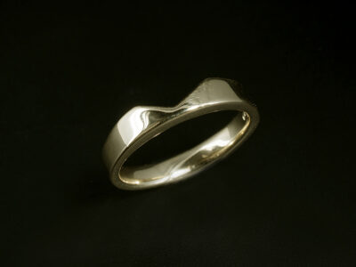 Ladies Bespoke Fitted Wedding Ring, 18kt Yellow Gold Design, 3mm Width