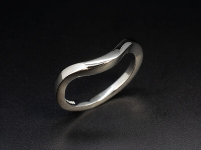 Ladies Fitted Wedding Ring, Platinum Curved Design