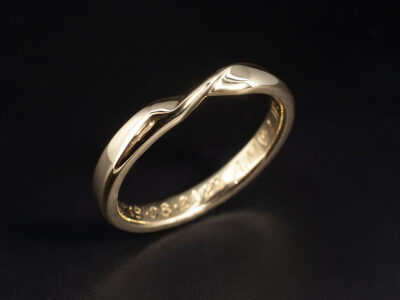Ladies Fitted Wedding Ring, 18kt Yellow Gold Design With Engraved Detail on Inner Band