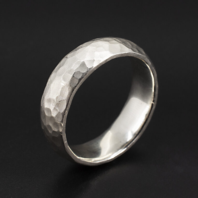 9kt White Gold Gents Wedding Band Polished Hammered Finish Unrhodiumed 6.4mm
