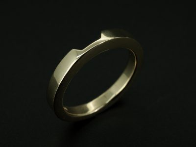 Ladies Gold Fitted Wedding Ring, 18kt Yellow Gold Design with Square Edge