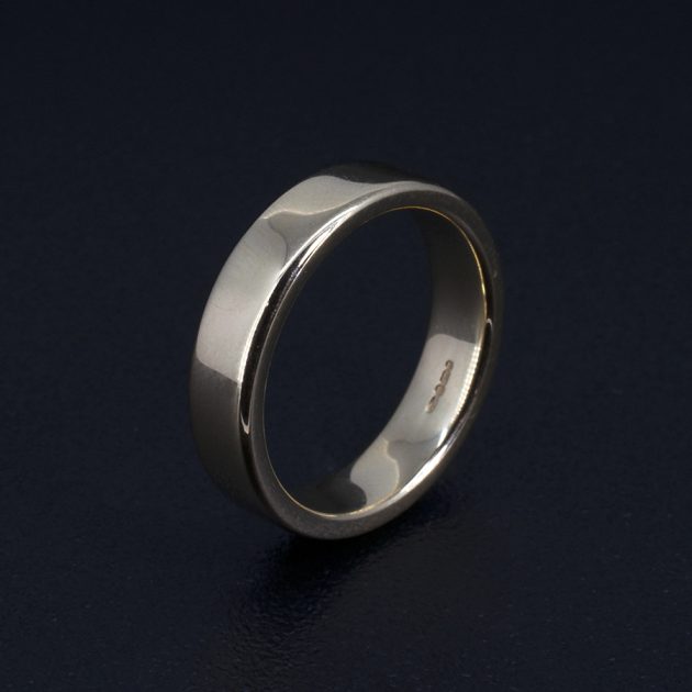 Gents 18kt Yellow Gold Rounded Flat Wedding Ring 5mm Width Polished Finish