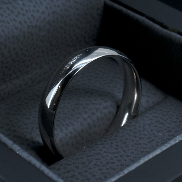 Gents Platinum Court Shape Wedding Ring 4mm Width Polished Finish