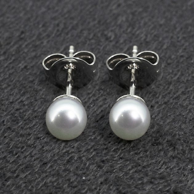 White Cultured Akoya Pearl Stud Earrings in 9kt White Gold (4–4.5mm)